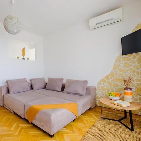 In Azur Guest house *